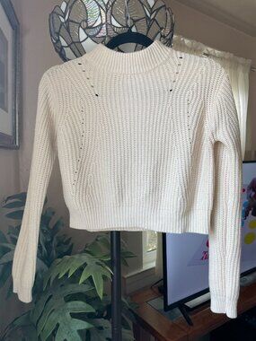 Kendall & Kylie Cropped Cream Mock  neck Sweater - S